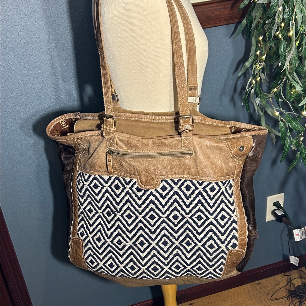 Stylish Tan and Black Patterned Tote